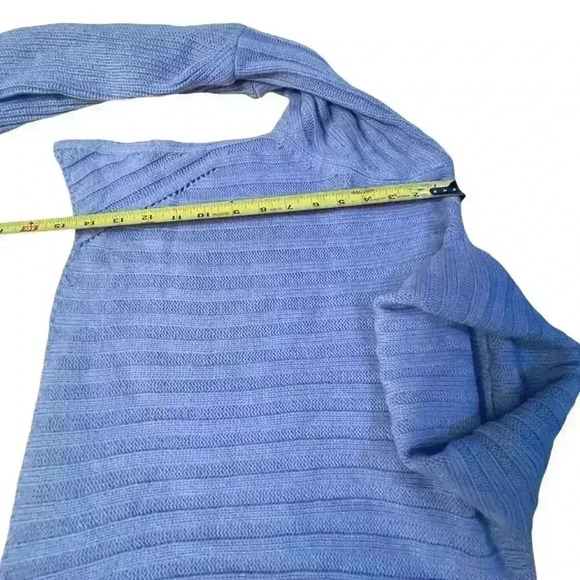 Long sleeve turtle neck sweater with flared bell sleeves size small cropped - Picture 4 of 8